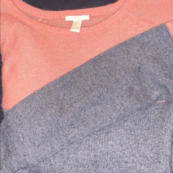 🌸Forever 21 Sweater🌸 - Picture 3 of 6